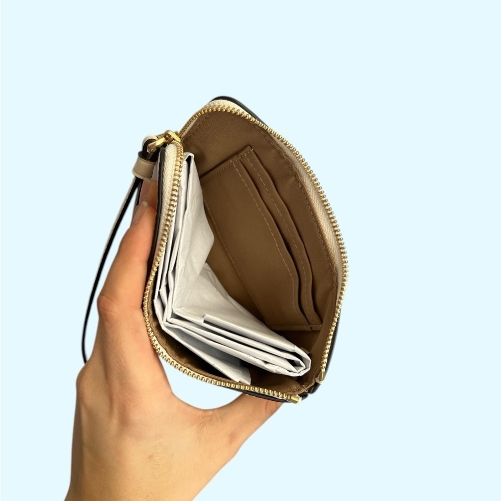 NWT Coach Cream Leather Wristlet - Picture 5 of 5